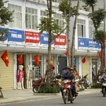 bien-hieu-dong-bo-o-pho-le-trong-tan-gay-tranh-cai